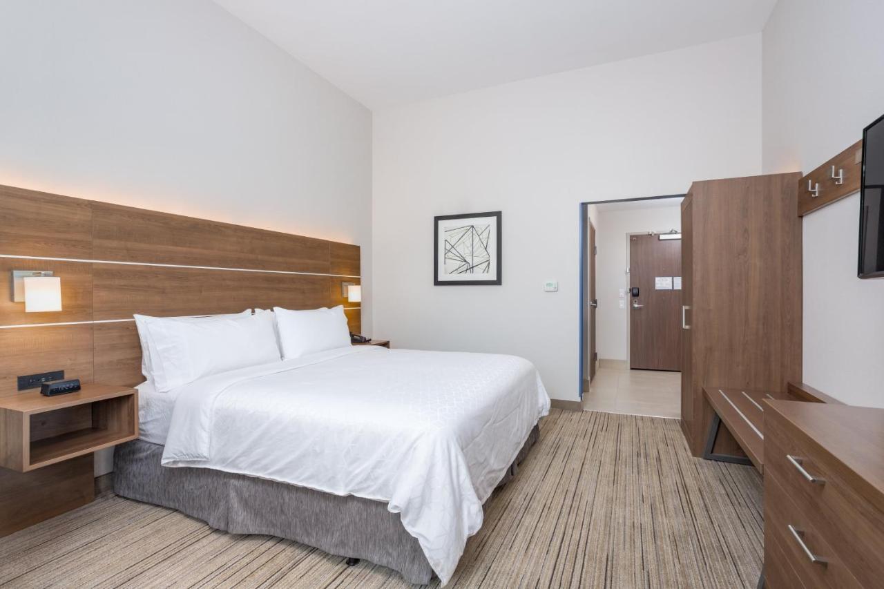 Holiday Inn Express & Suites - Elkhart North By Ihg Habitación foto